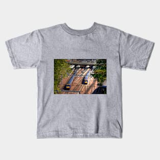 The train now standing ... Kids T-Shirt